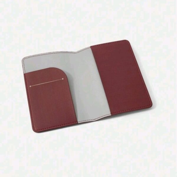 Porta Pasaporte Escudo Hogwarts Rojo - Imagen 2