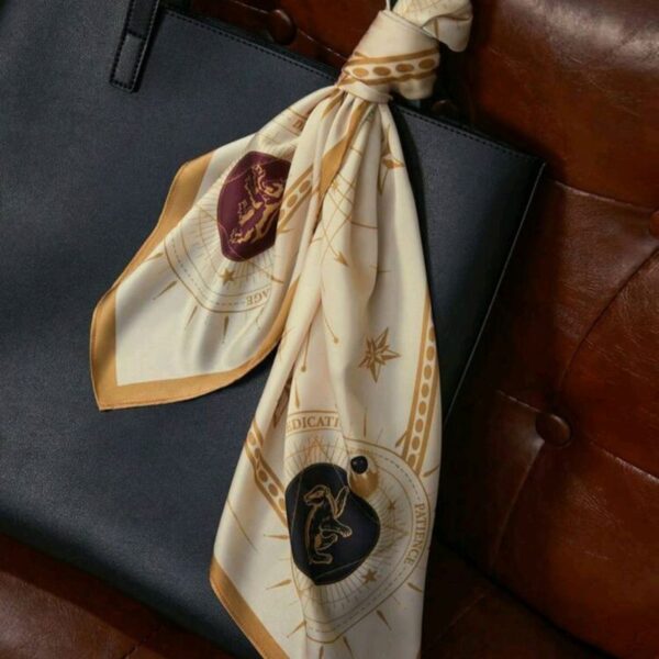 Pañuelo Cuadrado Hogwarts - Imagen 3