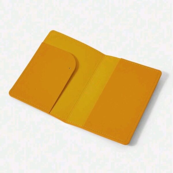 Porta Pasaporte Escudo Hufflepuff - Imagen 2