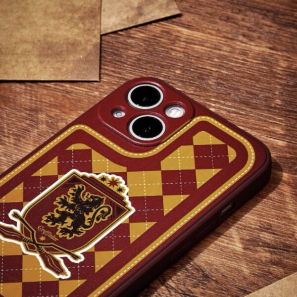 Carcasa Iphone 13 Roja Casa Gryffindor - Imagen 3