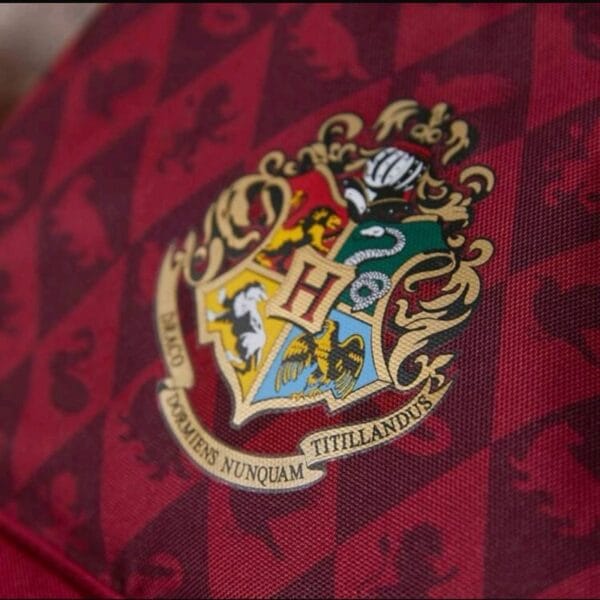 Mochila Roja Estampado Hogwarts - Imagen 2