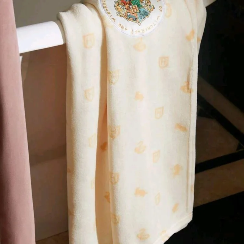 Toalla De Baño Estampado Escudo Hogwarts - Imagen 2