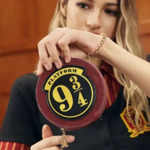 monedero Harry Potter plataforma 9 34 modelo mano