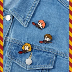 set de pins Harry Potter trio dorado volando en escoba chaqueta